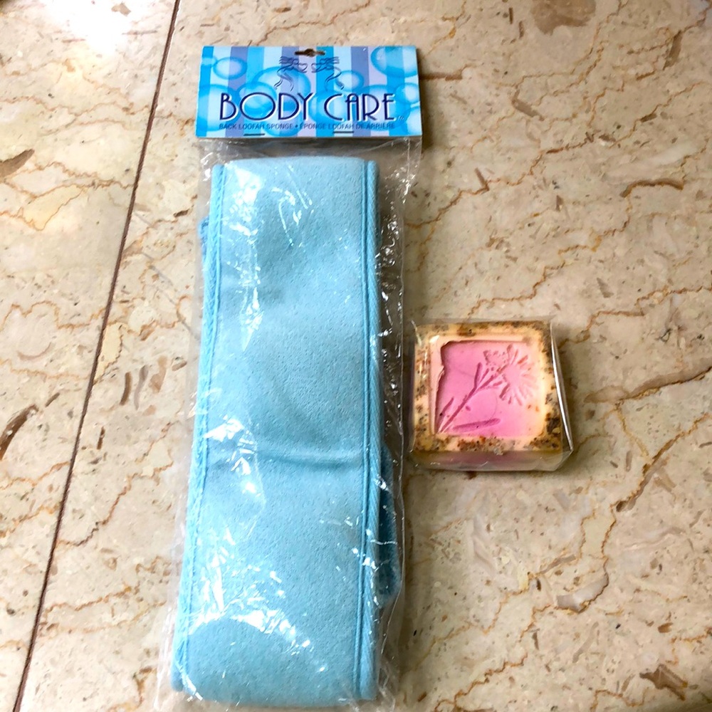 NWT Back loofah and aloe emollient soap